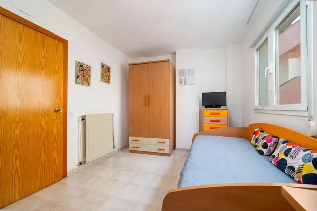 Dúplex de tres habitaciones en ZONA COLEGIOS — 18