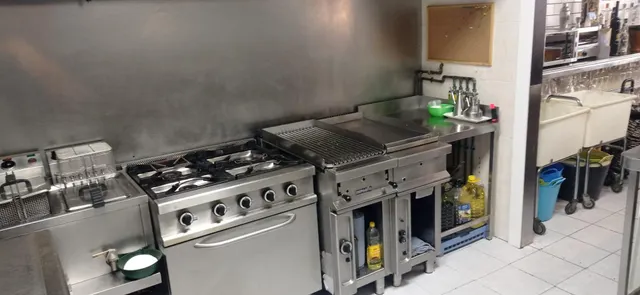 SE VENDE NEGOCIO DE HOSTELERIA, EN PLENO FUNCIONAMIENTO. — 13