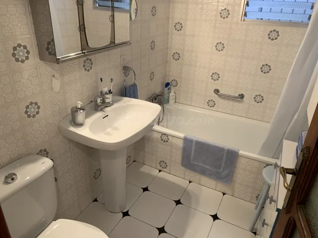 Casa chaflán con muchas posibilidades en venta en Carcaixent - foto 4