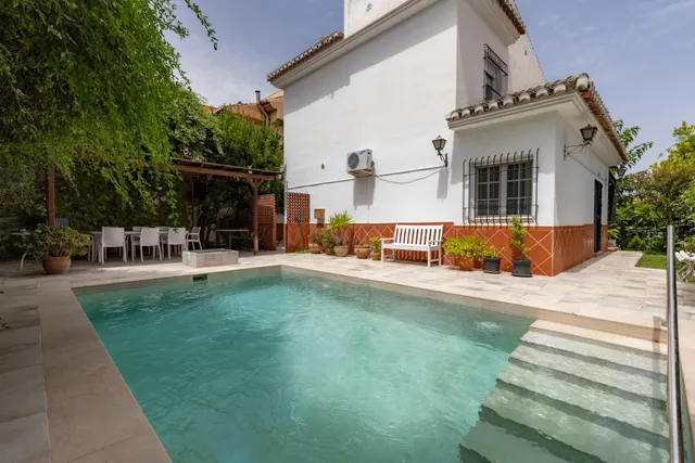 Chalet pareado con piscina, jardín y bonitas vistas a Granada en La Zubia — 48