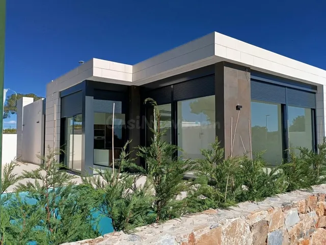 Villa de una sola planta con 3 dormitorios y piscina privada