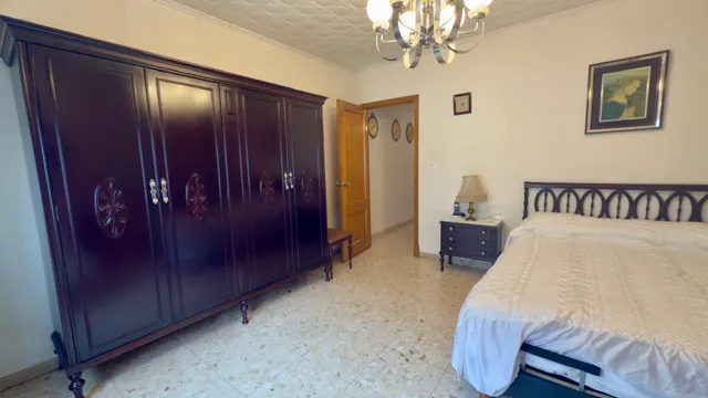 ¡Tu nuevo hogar en este encantador piso en un edificio con carácter del año 1975 y 4 habitaciones! — 15