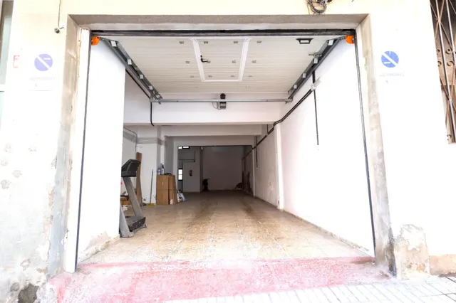 Edificio con balcones y terrazas en venta en Schamann — 50