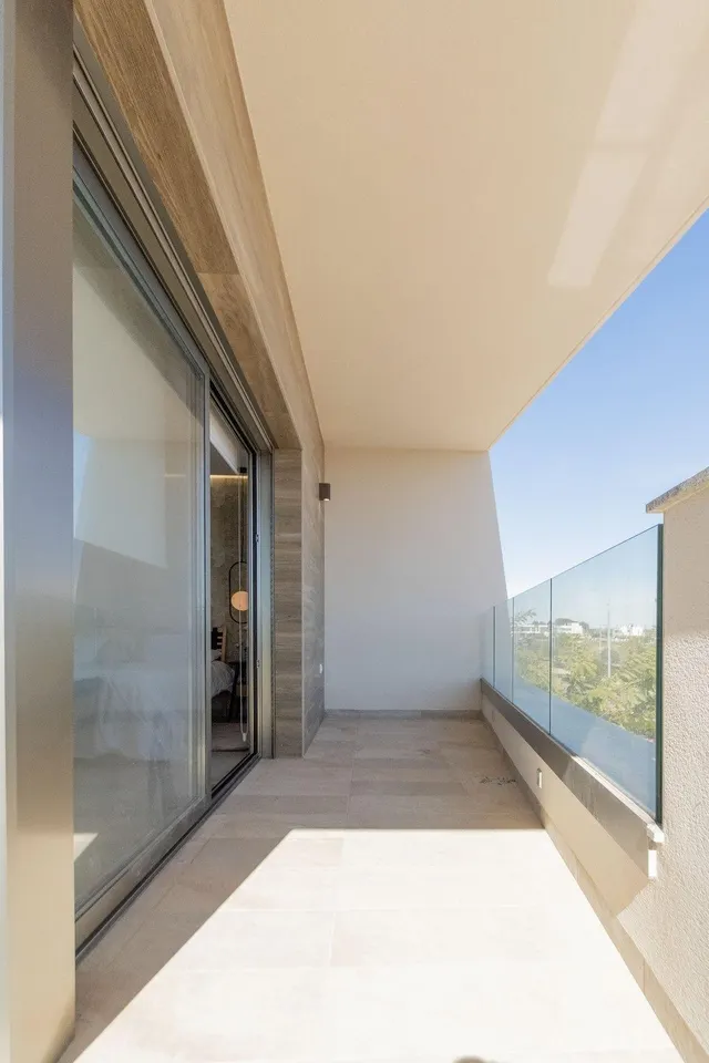 VILLA DE 3 DORMITORIOS DE NUEVA CONSTRUCCIÓN EN PILAR DE LA HORADADA EN EL CAMPO DE GOLF. — 32