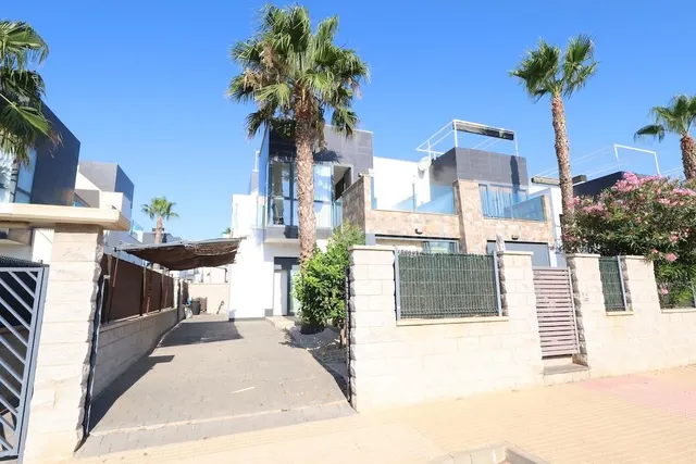 Moderno pareado en venta en Oasis Hill, Lomas de Cabo Roig –