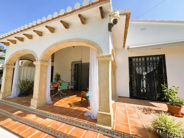 EXQUISITO CHALET A UN PASO DE LA PLAYA Y EL CASCO URBANO — 10
