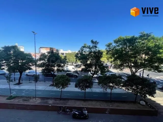Alquiler de piso frente a plaza de armas, en Sevilla — 3