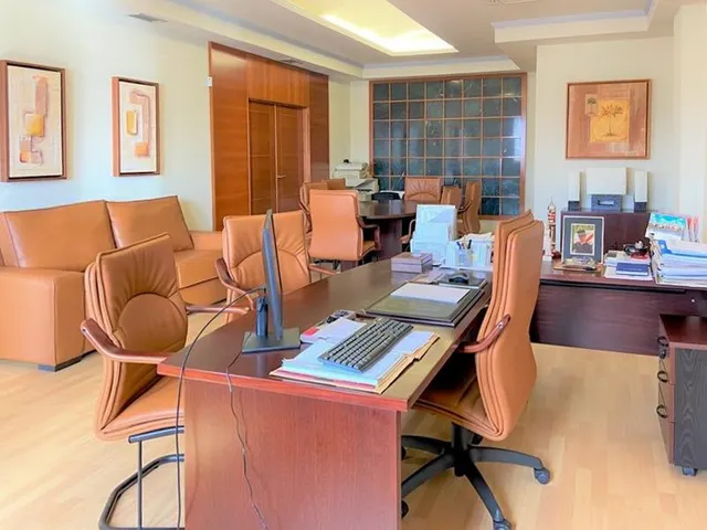 Exclusivo local de oficinas listo para entrar en Albolote — 8