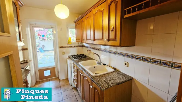 CASA PLANTA BAJA CON 2 VECINOS CON JARDÍN — 10