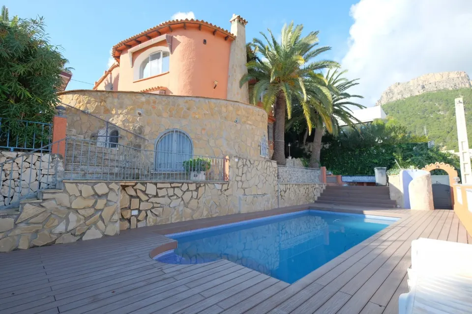 VILLA DE LUJO COMPUESTA POR 3 APARTAMENTOS INDIVIDUALES, TODO DE PRIMERA CALIDAD CON VISTAS AL MAR