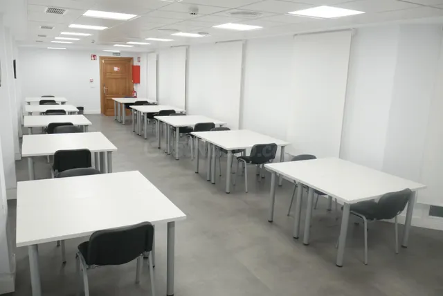 ALQUILER DE OFICINA PARA 15 PUESTOS DE TRABAJO - foto 4