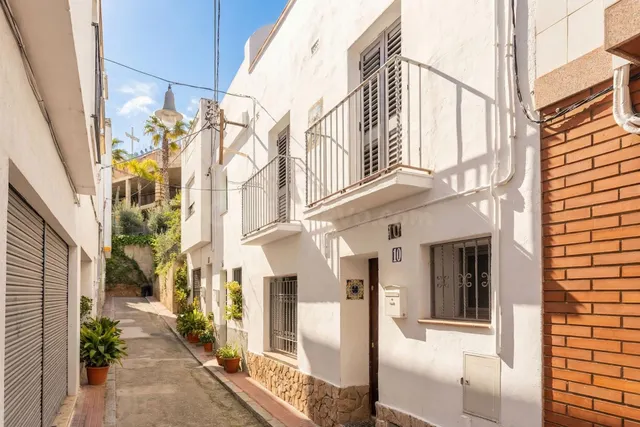 Casa pareada totalmente reformada con encanto mediterráneo, 