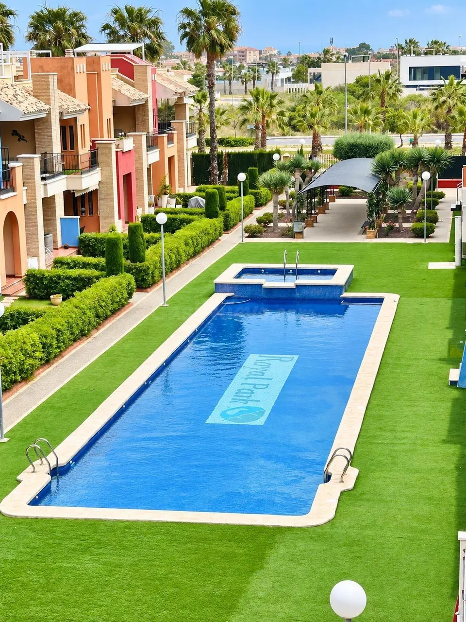 Lomas cabo roig 2 habs dando a piscina + garaje 219.900