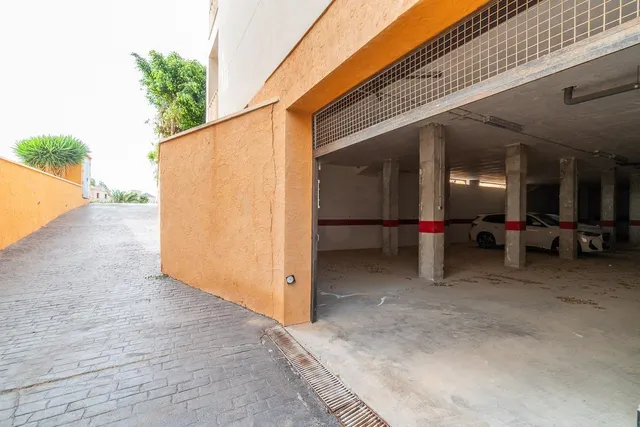 Plaza de Aparcamiento en garaje cerrado en Playa Golf II - Altos de Cabo Roig — 2