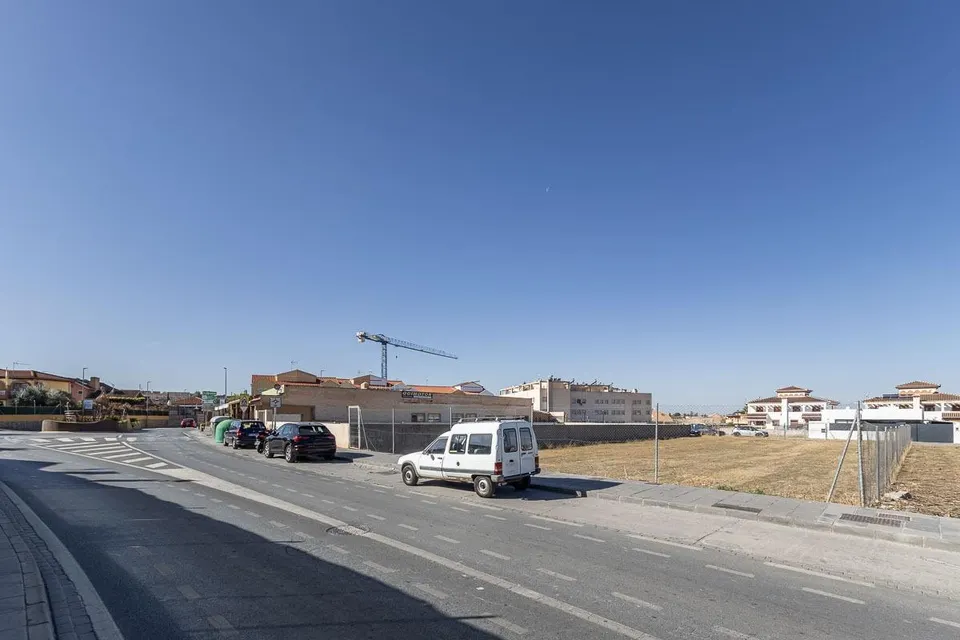 Solar de 1.175 m2 en Ogijares