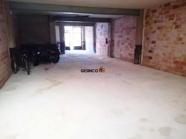 LOCAL COMERCIAL EN ALQUILER CON IDEAL UBICACIÓN