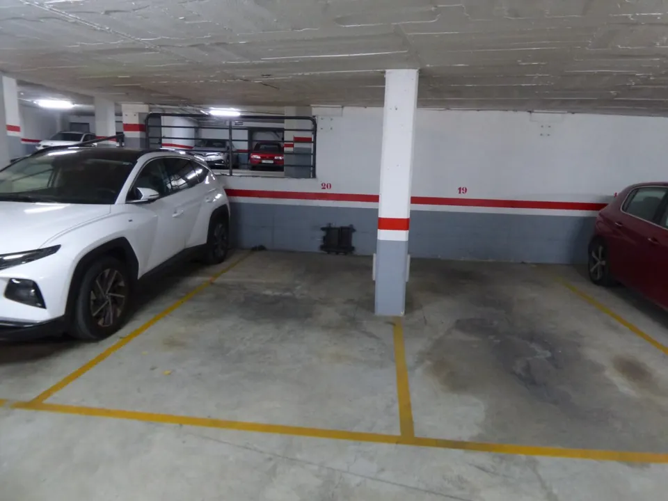 PARKING PARA COCHE ZONA HOSPITAL