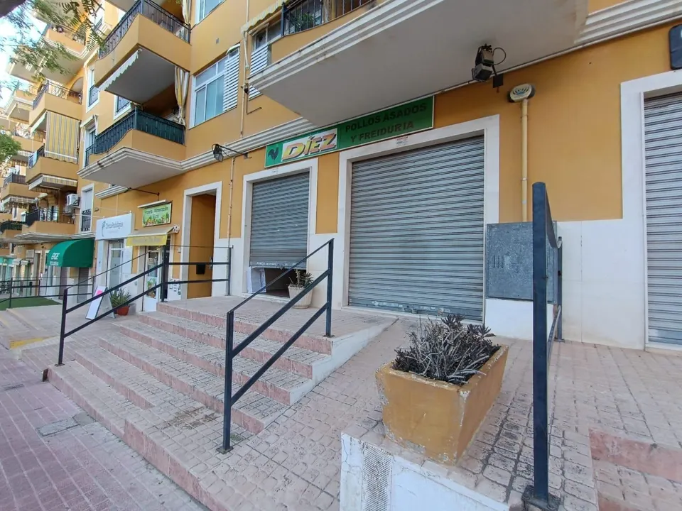 VENTA LOCAL COMERCIAL EQUIPADO DE NEGOCIO DE HOSTELERÍA