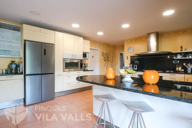 Villa de lujo con piscinas y finca de 6 ha en Sant Feliu de Codines — 33