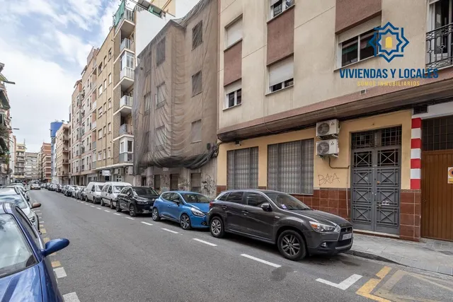 LOCAL COMERCIAL EN ARABIAL JUNTO HIPERCOR — 13