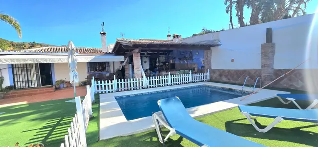 Casa de campo 5 habitaciones 320m² en venta - Ojen pueblo