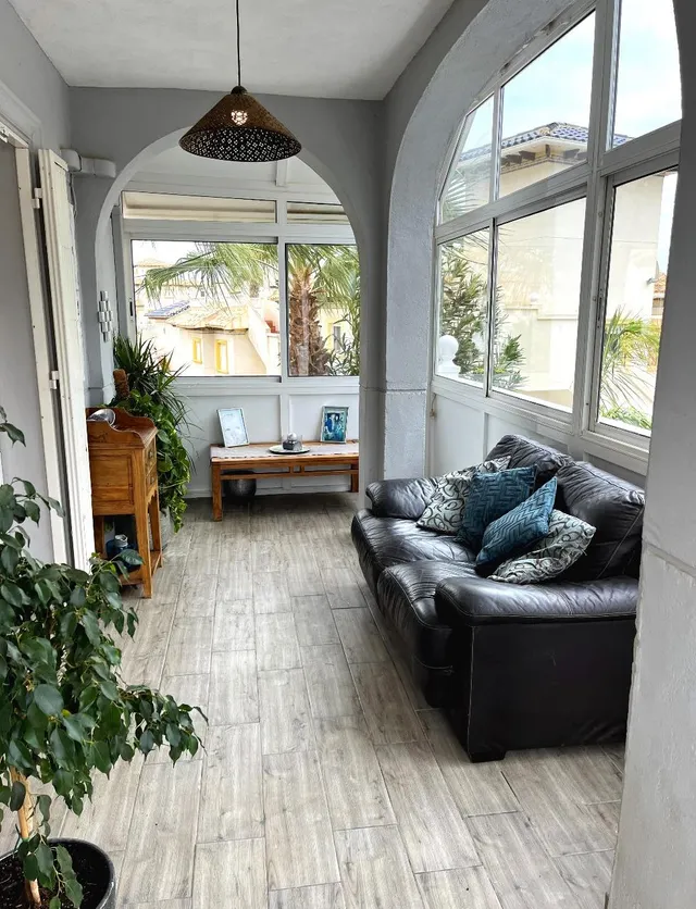 Villa independiente totalmente renovada con apartamento independiente y piscina en La Zenia!!! — 39