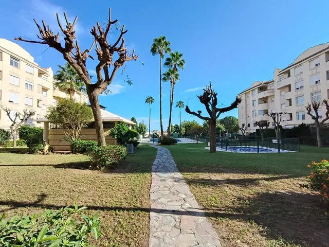 ¡Ideal para familias! Piso de 3 dormitorios con terraza, piscina y jardines en Torremolinos — 13
