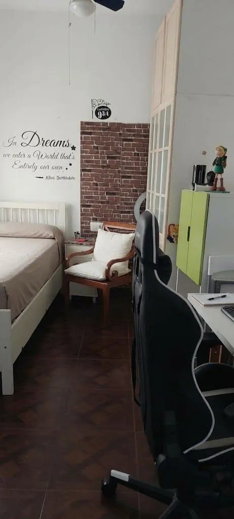 Casa con dos pisos completos junto a renfe — 11