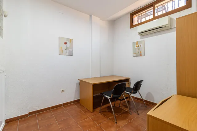 Ideal casa en zona la cartuja con sótano y piscina comunitaria — 14