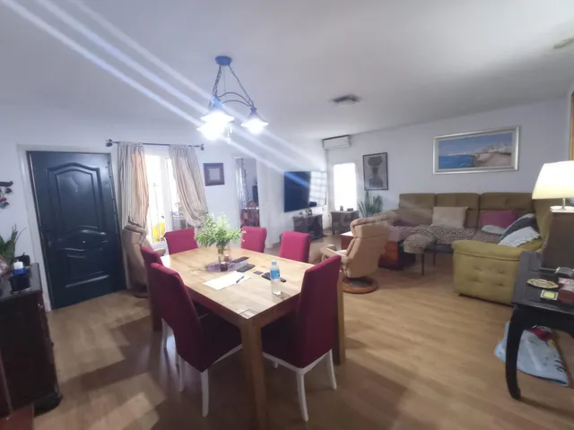 VENTA DE CHALET Y APARTAMENTO — 5