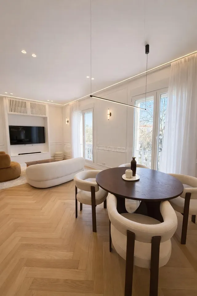 VIVIENDA DE LUJO CON DISEÑO EXCLUSIVO Y BALCONES EN LISTA — 4