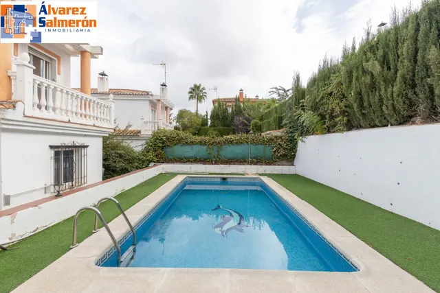 Casa independiente con piscina en La Zubia. — 38