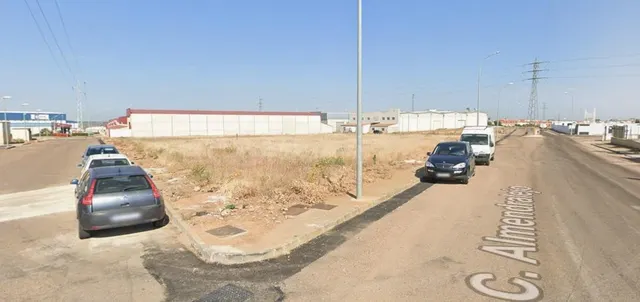 Oportunidad única: Dos solares urbanos unidos en el Polígono - foto 3