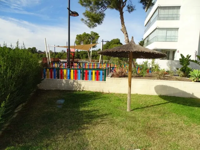 LUJOSO ÁTICO CON ESPECTACULAR TERRAZA Y SOLARIUM — 49