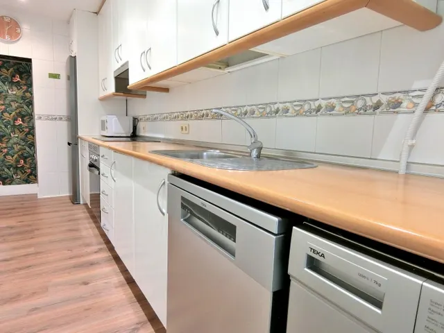 SE ALQUILA APARTAMENTO EN PLANTA BAJA CON AMPLIA TERRAZA EN  - foto 4