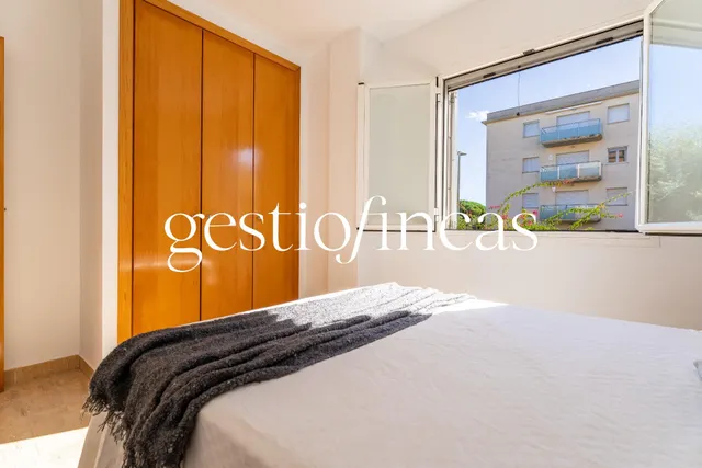 Espectacular bajo con gran jardín privado, piscina y parking a 5 minutos del mar — 11