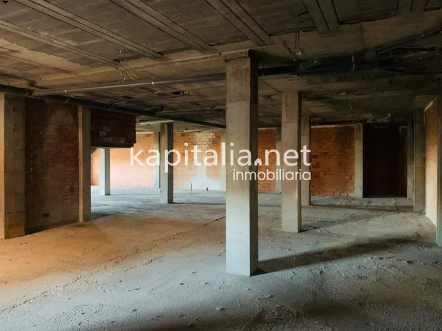 Local comercial en Albaida. — 2