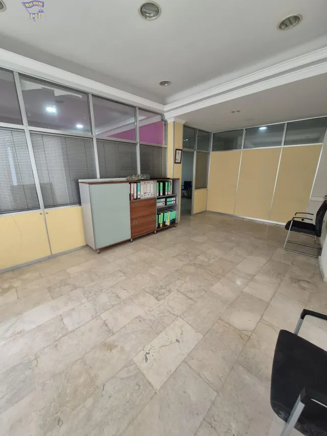 SE VENDE LOCAL COMERCIAL EN ZONA CENTRO — 7