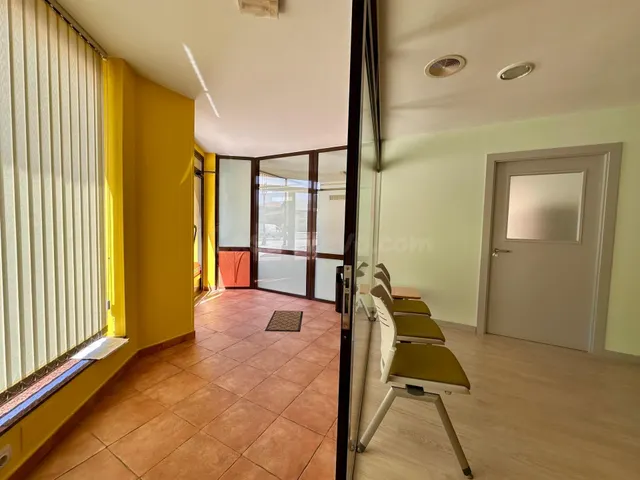 LOCAL COMERCIAL - ZONA CENTRO - foto 2