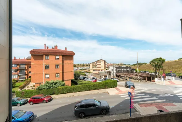 Se Alquila Amplia Vivienda de 3 Dormitorios y 2 Baños en Zon - foto 2