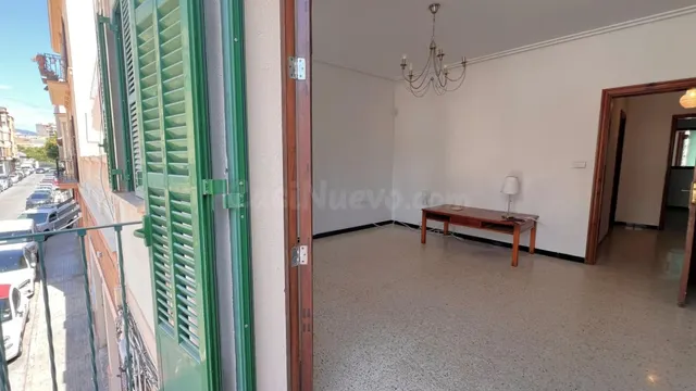 AMPLIO PISO EN EL CENTRO CON TERRAZA Y PATIO - foto 5