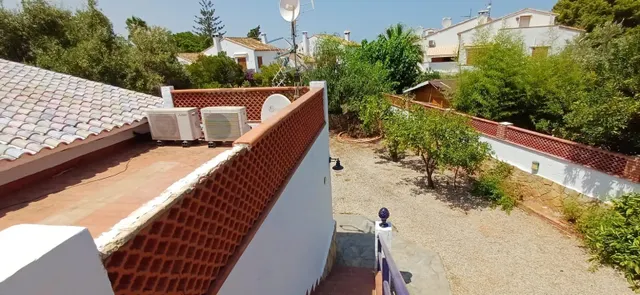 Alquiler anual  Chalet en zona Santa Lucía, con amplia parcela y todas las comodidades — 43