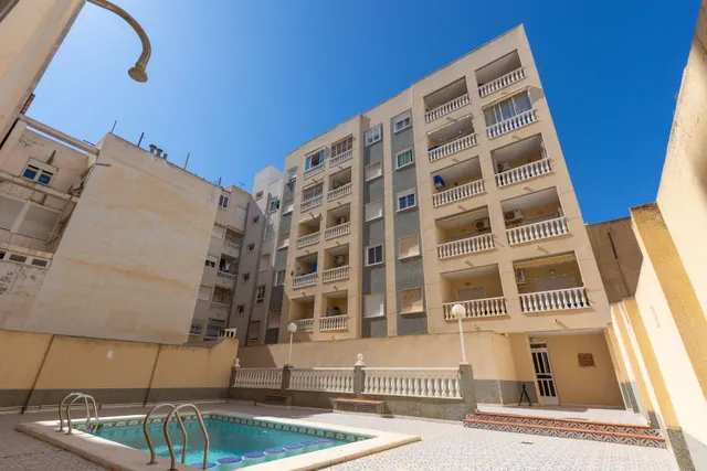 Acogedor piso en planta baja con piscina comunitaria — 23
