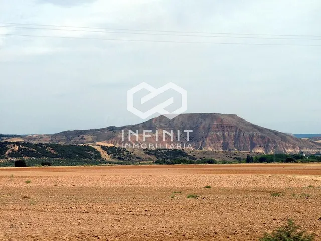 💡 “Imagina, Diseña y Construye – 🚆 “Terreno Urbano con Conex - foto 2