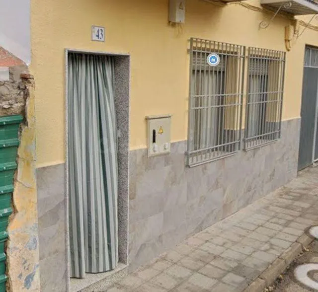 SE VENDE piso OKUPA en C Castillo 26 de Mora - foto 2