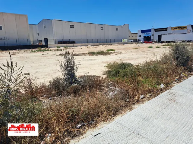 SE VENDE PARCELA EN POLIGONO LAS MAROMAS — 4