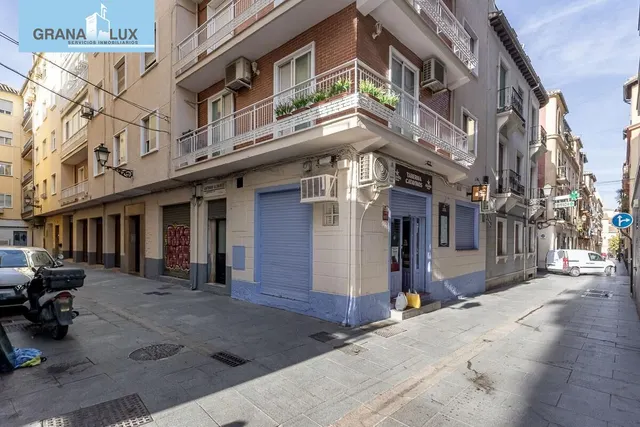Estos dos grandes locales en pleno centro de Granada ofrecen una oportunidad única para tu negocio. — 18