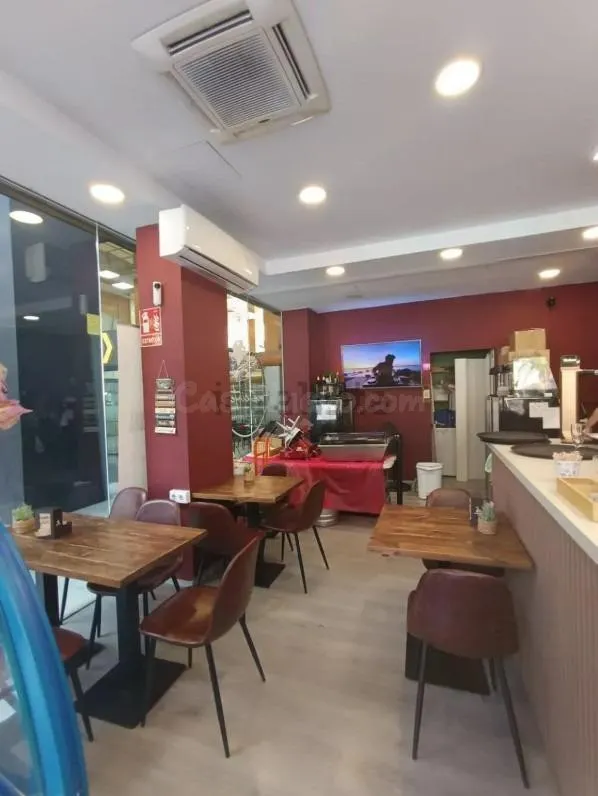 TRASPASO DE CAFETERIA EN EXCELENTE UBICACIÓN AL LADO DE PLAZ - foto 2