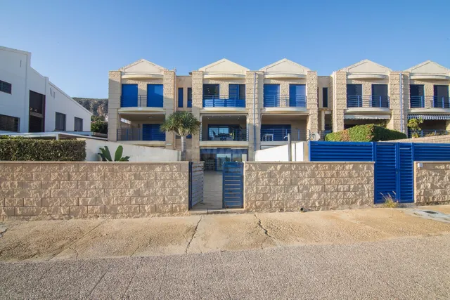 🏡 VIVIENDA FRENTE AL MAR DE MÁS DE 140 M2 CON SÓTANO, PLANTA - foto 2