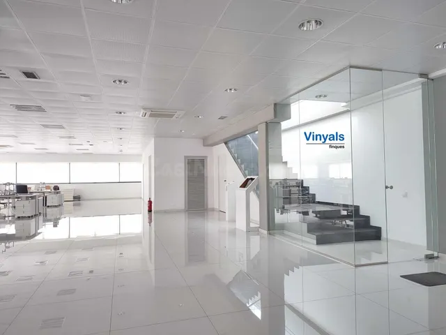 Oficinas de diseño y patio! - foto 3